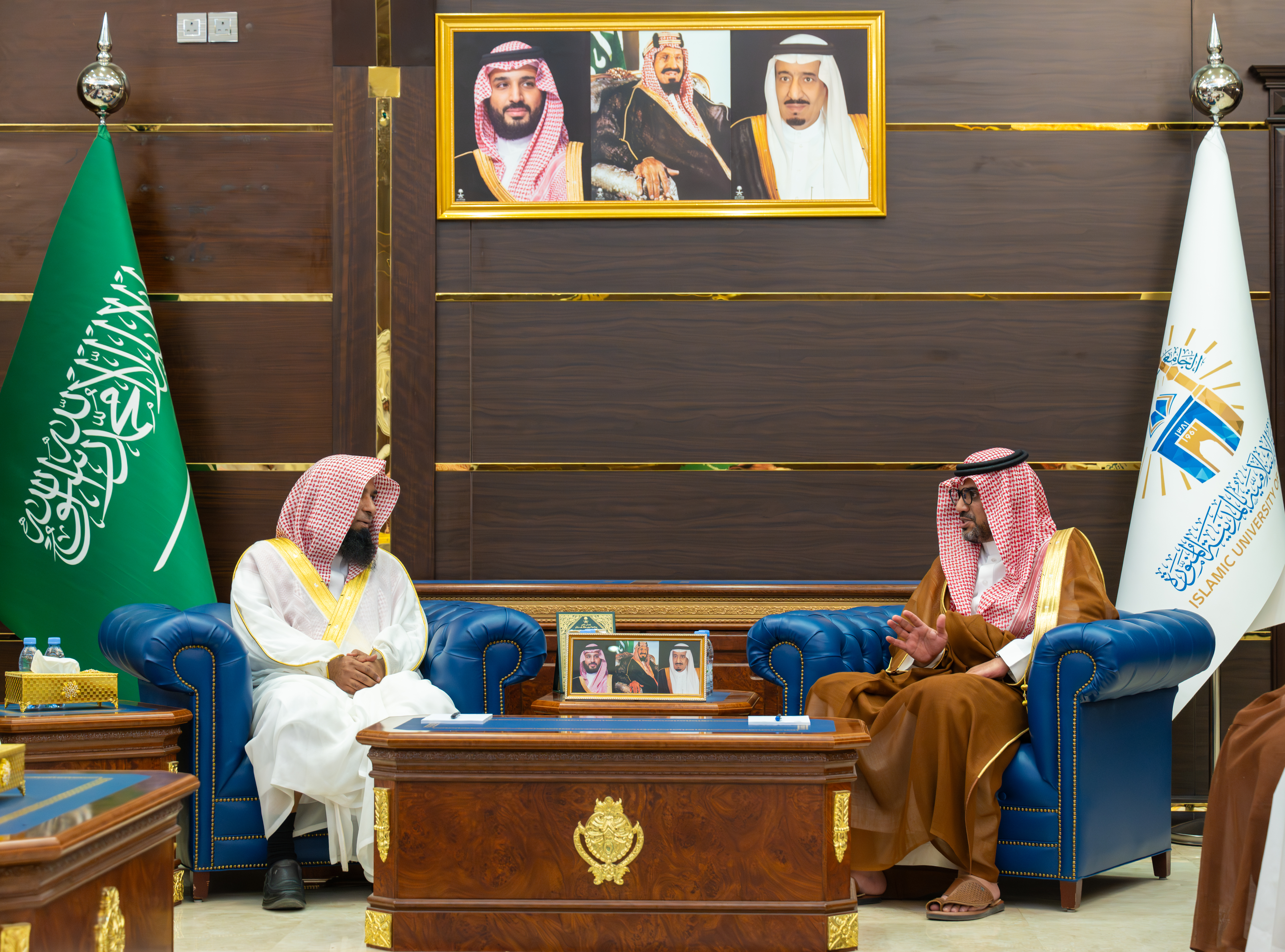 رئيس الجامعة الإسلامية يستقبل مدير عام مركز بحوث ودراسات المدينة المنورة فضيلة الشيخ الدكتور صلاح البدير